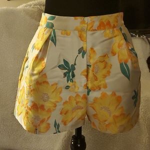 🏵🏵 Flowered Metallic shorts